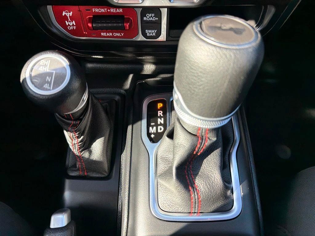 Used 2021 Jeep Wrangler Unlimited Rubicon AWD/4WD image 36