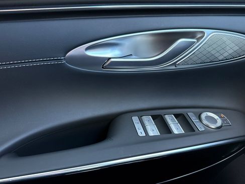 Used 2025 Genesis GV70 2.5T image 13