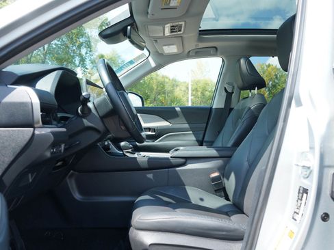 Used 2024 Toyota Grand Highlander AWD image 20