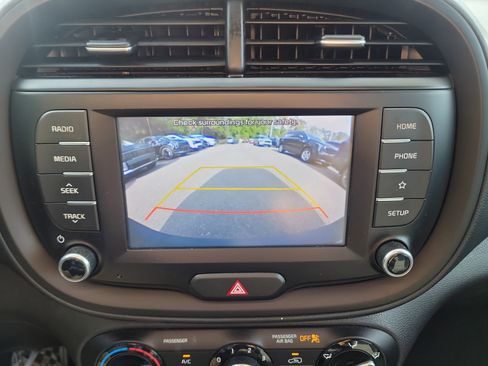 Used 2020 Kia Soul LX FWD image 32