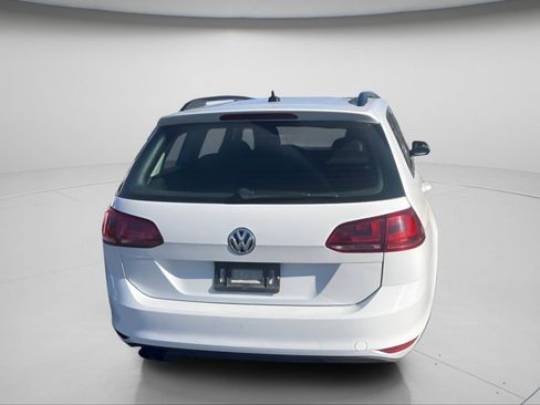 Used 2017 Volkswagen Golf SE image 16