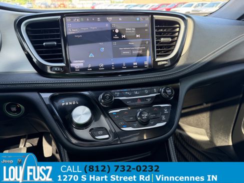 Used 2024 Chrysler Pacifica Limited w/ S Appearance Package FWD image 26