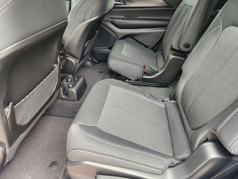 New 2025 Jeep Grand Cherokee L Laredo image 22