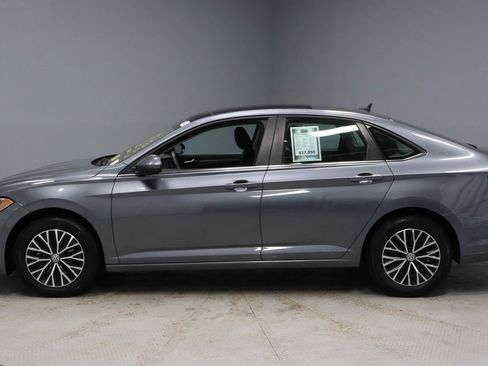 Used 2021 Volkswagen Jetta SE w/ SE Cold Weather Package image 7
