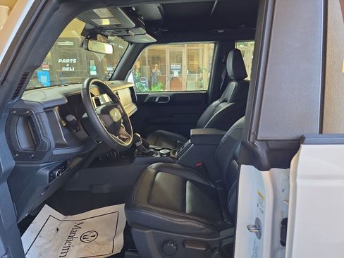 Used 2025 Ford Bronco Badlands AWD/4WD image 5