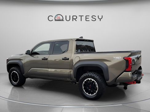 Certified 2025 Toyota Tacoma TRD Off-Road image 3