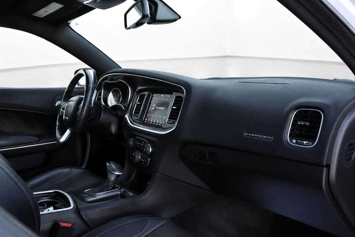 Used 2018 Dodge Charger R/T w/ Plus Group RWD image 22