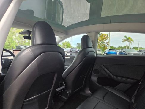 Used 2023 Tesla Model Y Long Range AWD/4WD image 24