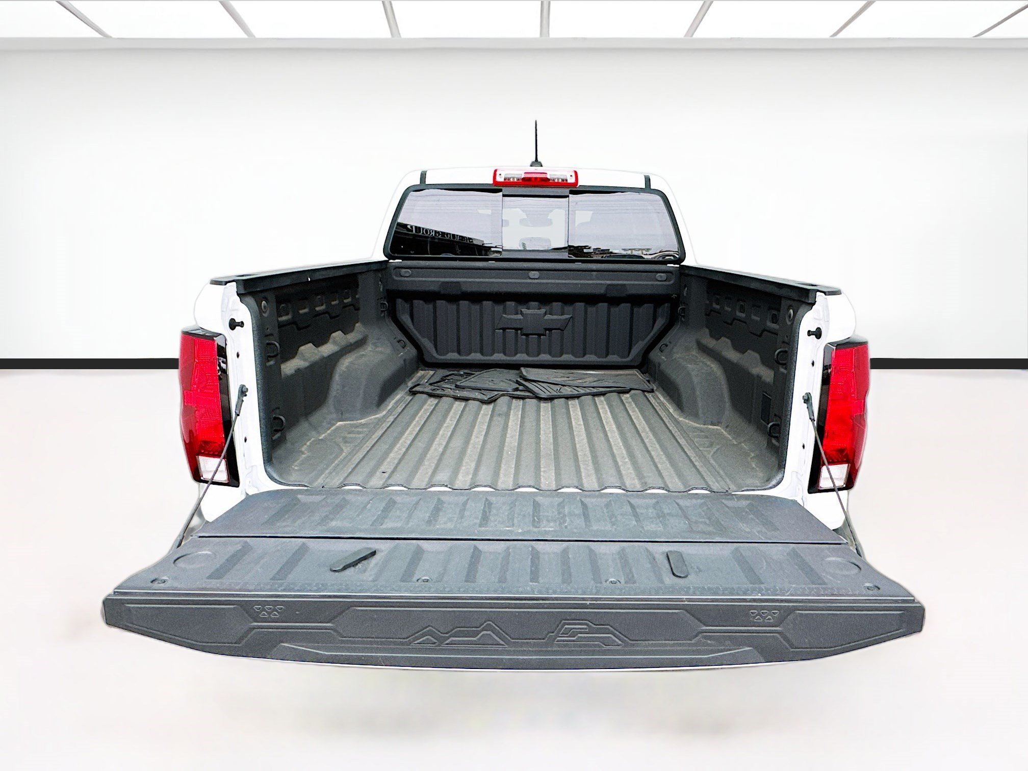 Used 2025 Chevrolet Colorado Trail Boss AWD/4WD image 17