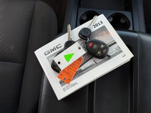 Used 2013 GMC Yukon XL SLE w/ Convenience Package AWD/4WD image 3