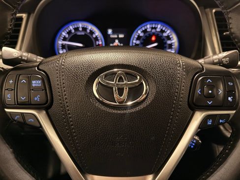 Used 2018 Toyota Highlander XLE image 20