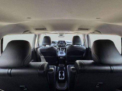 Used 2021 Toyota Highlander XLE AWD/4WD image 61