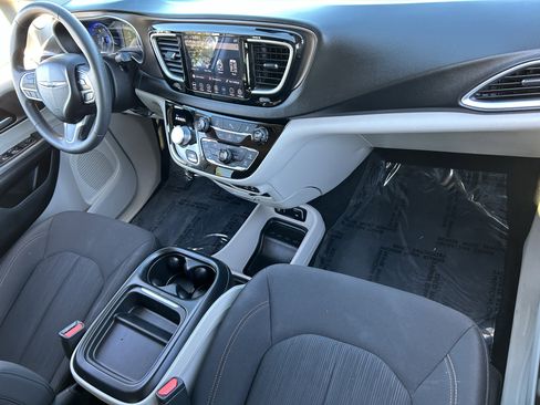 Used 2018 Chrysler Pacifica Touring Plus image 11