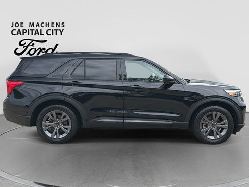 Used 2022 Ford Explorer XLT w/ Equipment Group 202A AWD/4WD image 3