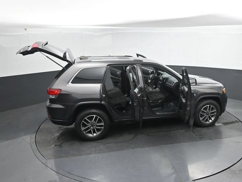 Used 2020 Jeep Grand Cherokee Laredo w/ 18" Wheel & 8.4" Radio Group AWD/4WD image 49