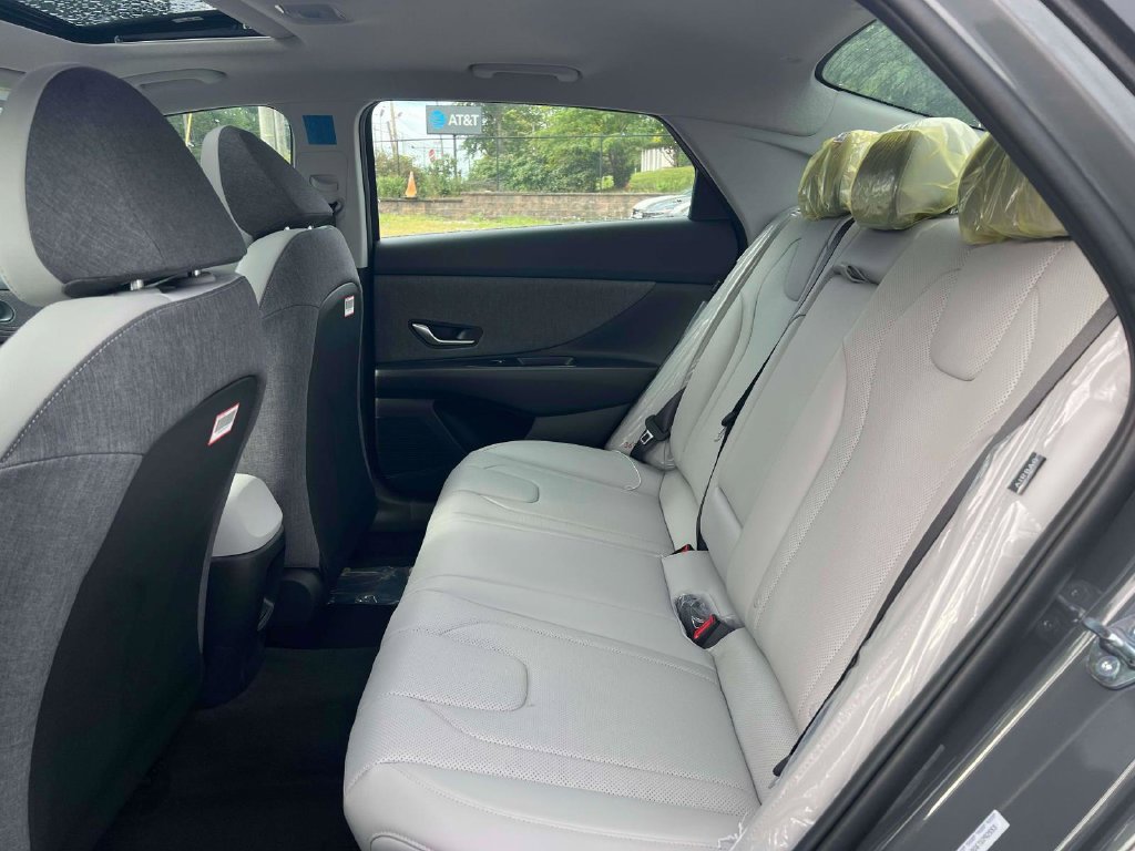 New 2026 Hyundai Elantra SEL Sport FWD image 12