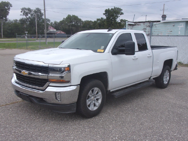 Used 2018 Chevrolet Silverado 1500 LT w/ All Star Edition AWD/4WD image 3