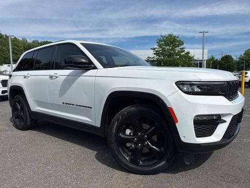 Used 2023 Jeep Grand Cherokee Limited w/ Luxury Tech Group II AWD/4WD image 1