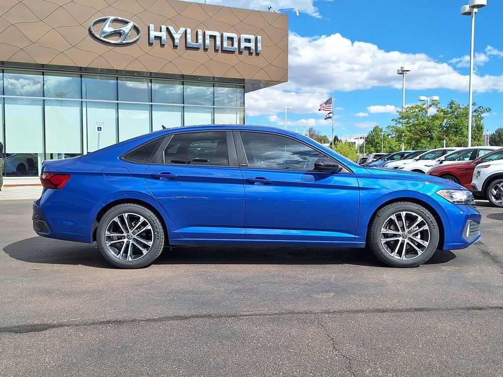 Used 2023 Volkswagen Jetta Sport FWD image 2