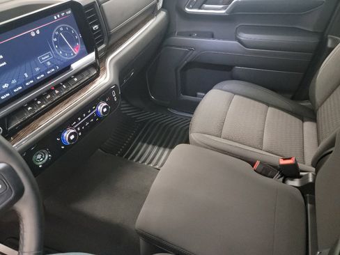 Used 2024 GMC Sierra 1500 SLE image 29