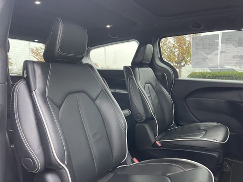 Used 2023 Chrysler Pacifica Limited w/ S Appearance Package image 20