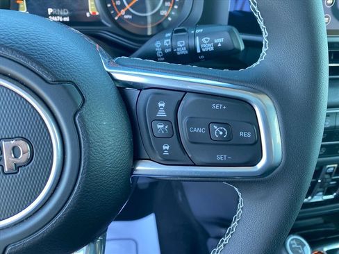 Used 2025 Jeep Wrangler Unlimited Sahara AWD/4WD image 18