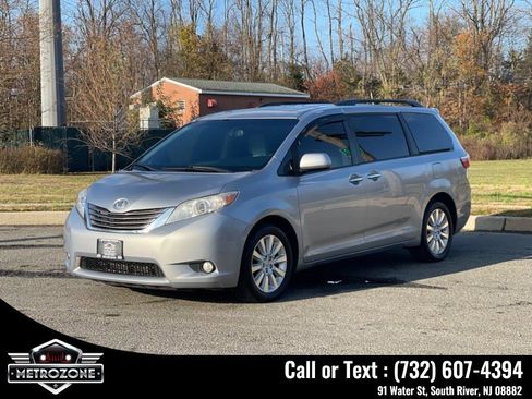 Used 2016 Toyota Sienna AWD image 1