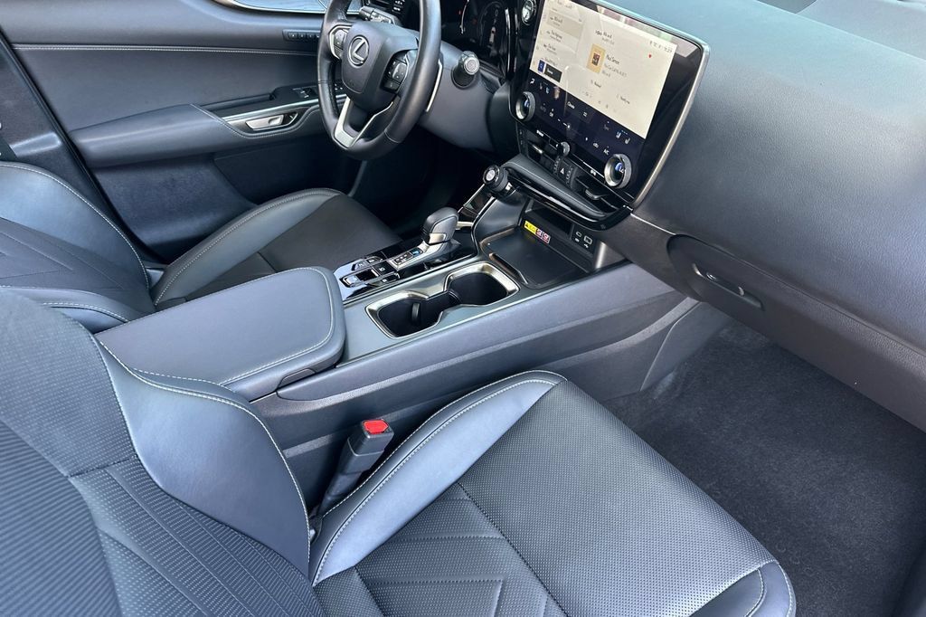 Used 2025 Lexus NX 350h AWD w/ Accessory Package (2T) image 18