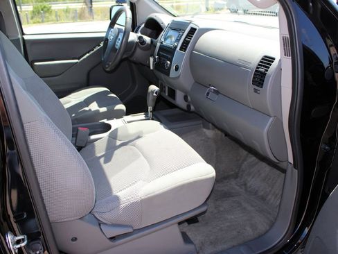 Used 2016 Nissan Frontier SV RWD image 6