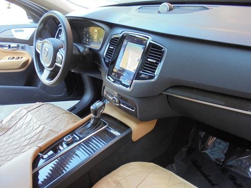 Used 2016 Volvo XC90 T6 Momentum AWD/4WD image 15