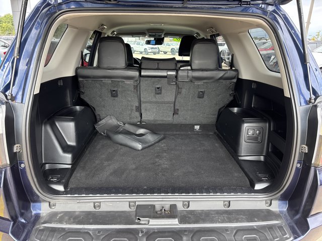 Used 2020 Toyota 4Runner SR5 AWD/4WD image 6