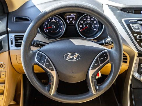 Used 2013 Hyundai Elantra GLS w/ Preferred Pkg image 12