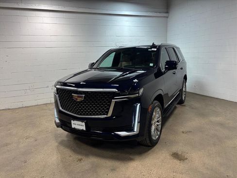 Used 2023 Cadillac Escalade Premium Luxury image 2