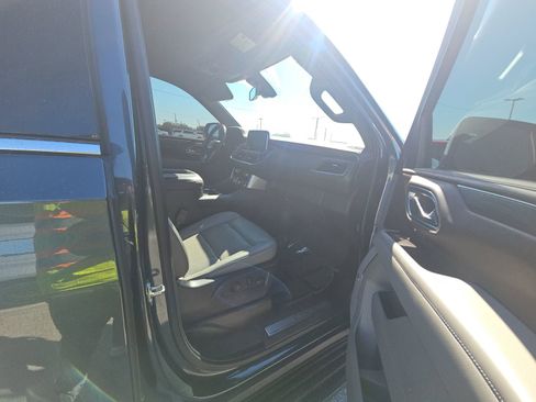 Used 2021 GMC Yukon SLT w/ SLT Luxury Package image 14