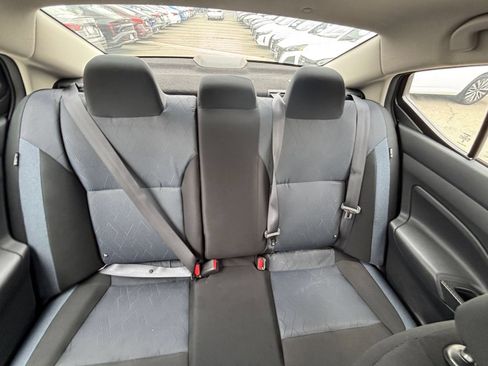 Used 2025 Nissan Versa SV FWD image 38