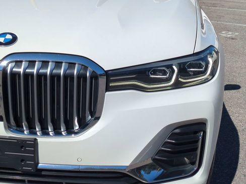 Used 2020 BMW X7 xDrive40i w/ Cold Weather Package image 10