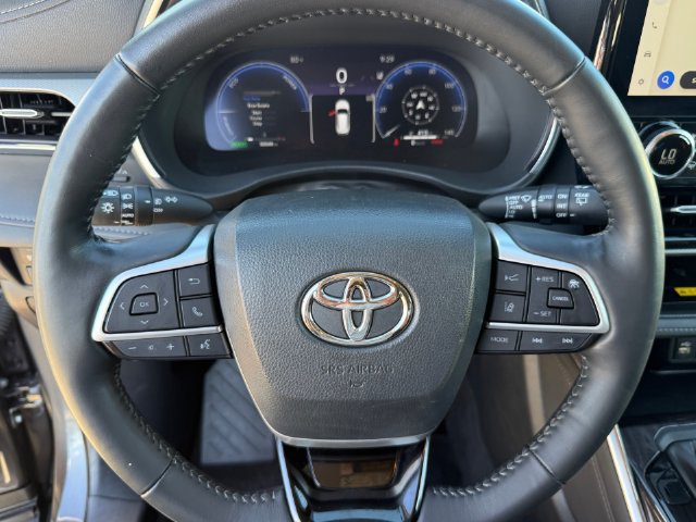 Used 2023 Toyota Highlander Platinum FWD image 15