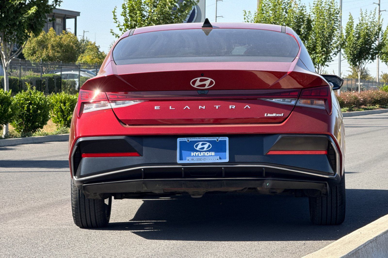 Used 2025 Hyundai Elantra Limited FWD image 4