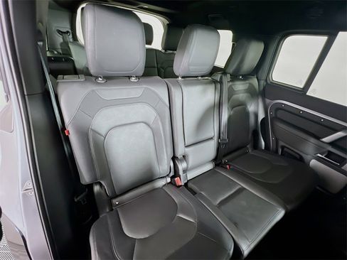 Used 2024 Land Rover Defender 130 X-Dynamic SE image 29