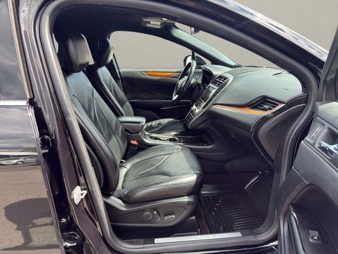 Used 2019 Lincoln MKC Select w/ Select Plus Package AWD/4WD image 18