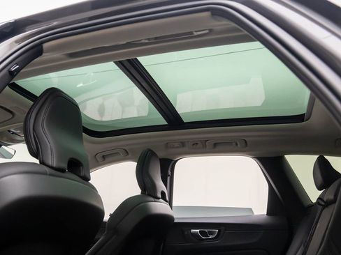 Used 2025 Volvo XC60 B5 Plus image 16
