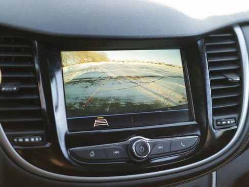 Used 2019 Chevrolet Trax LT w/ LT Convenience Package image 14