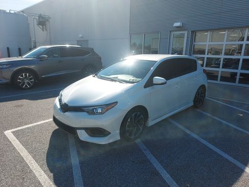 Used 2018 Toyota Corolla iM image 7