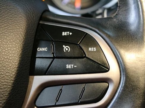 Used 2019 Jeep Cherokee Sport w/ Cold Weather Group AWD/4WD image 22
