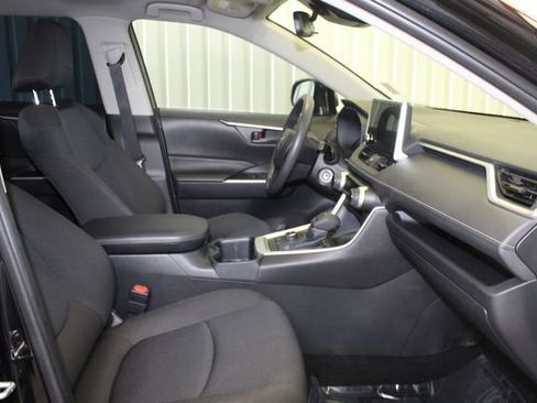 Used 2025 Toyota RAV4 LE AWD/4WD image 23