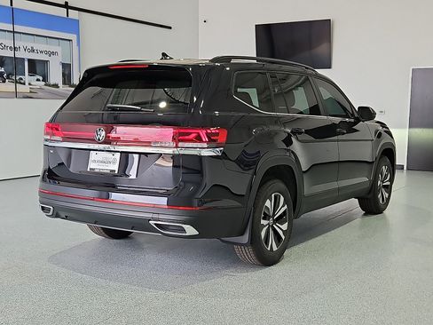 New 2026 Volkswagen Atlas SE FWD image 9