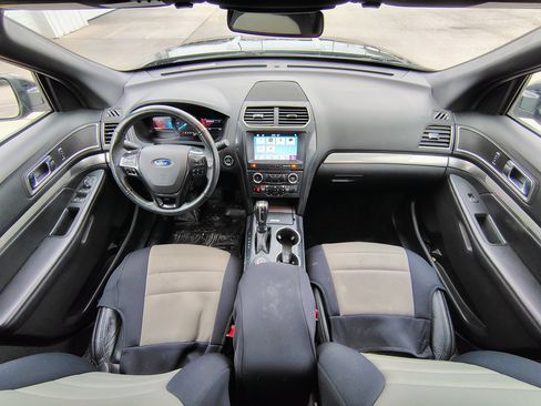 Used 2018 Ford Explorer XLT w/ Equipment Group 202A image 2