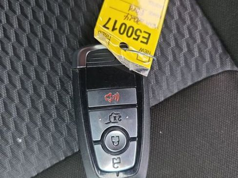 Used 2024 Ford Explorer XLT image 27