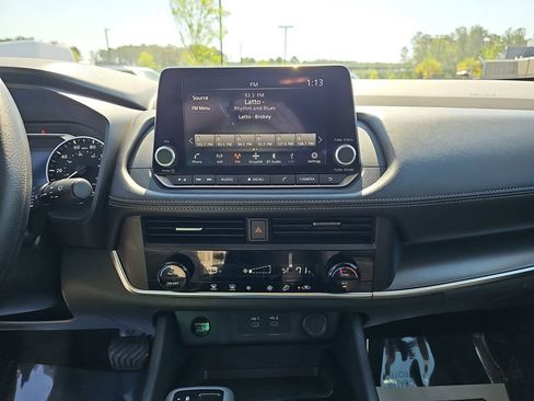 Used 2024 Nissan Rogue SV FWD image 25