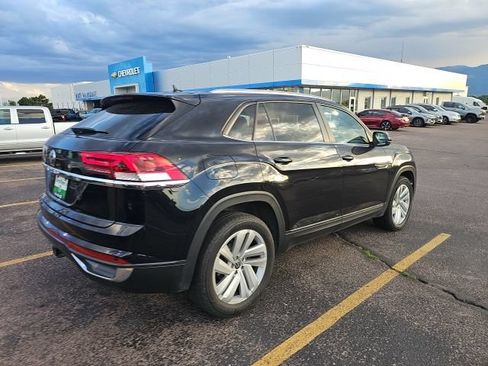 Used 2023 Volkswagen Atlas Cross Sport SE FWD image 3